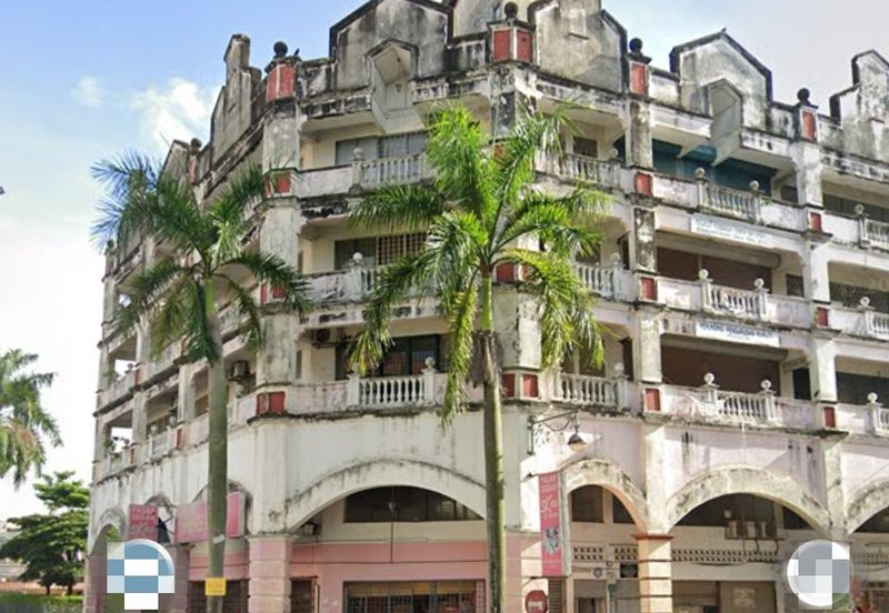 Klang - Jalan Pulau Pinang - Off Jalan Meru - 4.5 storey corner shop office with lift - For Sales