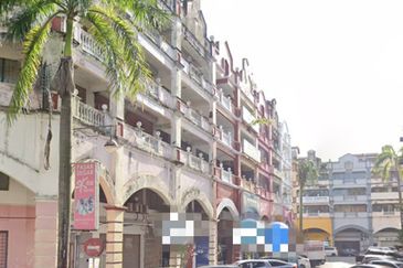 Klang - Jalan Pulau Pinang - Off Jalan Meru - 4.5 storey corner shop office with lift - For Sales