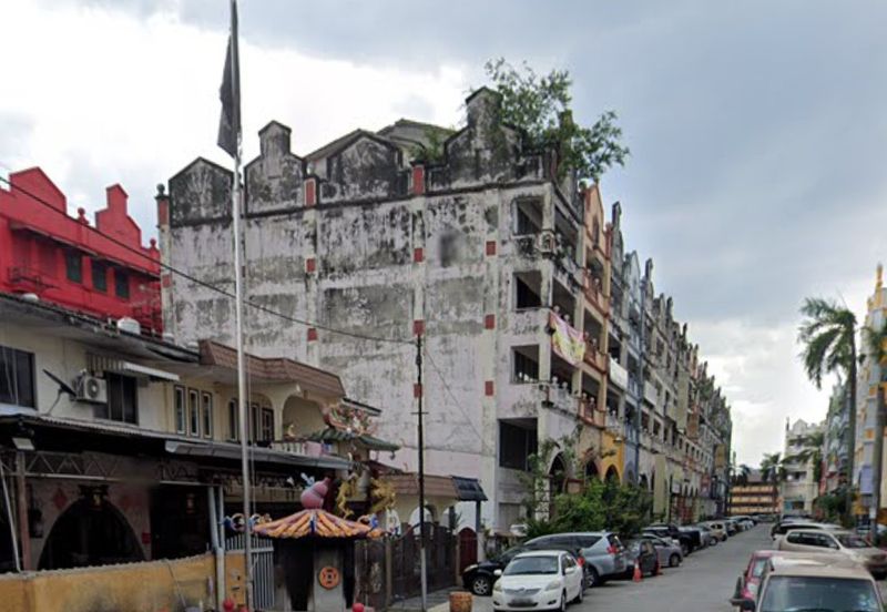 Klang - Jalan Pulau Pinang - Off Jalan Meru - 4.5 storey corner shop office with lift - For Sales