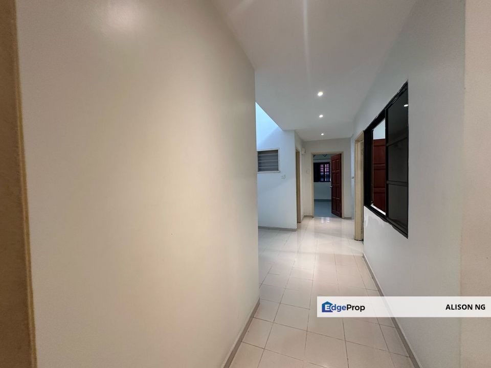 Subang Jaya - SS14 - Single Storey Intermediate Terrace House - Tastefully Renovated - To Let, Selangor, Subang Jaya