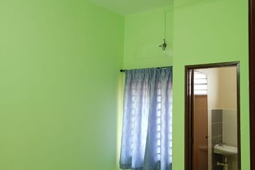 Klang - Kampong Delek - Taman Udang Cendana - Townhouse - Ground Floor - For Sales