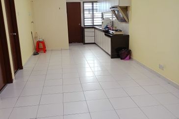 Klang - Kampong Delek - Taman Udang Cendana - Townhouse - Ground Floor - For Sales