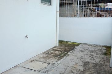 Klang - Kampong Delek - Taman Udang Cendana - Townhouse - Ground Floor - For Sales