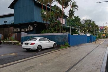 Klang - Jalan Pasar - Ground Floor of 4 Storey Shop - For Sales