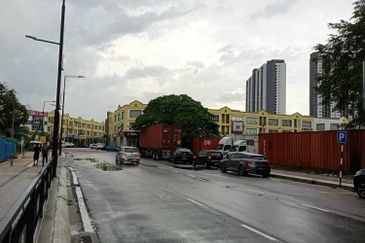 Klang - Jalan Pasar - Ground Floor of 4 Storey Shop - For Sales