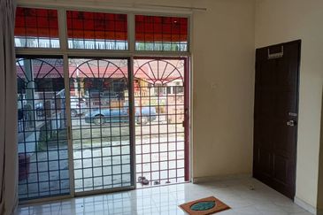 Seremban - Taman Bukit Kelisa - 2 storey Intermediate Terrace House - For Sales