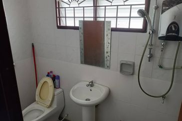 Seremban - Taman Bukit Kelisa - 2 storey Intermediate Terrace House - For Sales