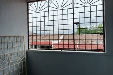 Seremban - Taman Bukit Kelisa - 2 storey Intermediate Terrace House - For Sales