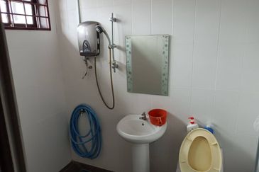 Seremban - Taman Bukit Kelisa - 2 storey Intermediate Terrace House - For Sales