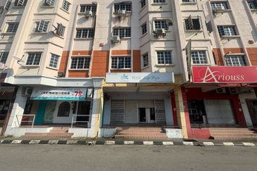 KLANG - BEHIND KLANG PARADE - SERI PELANGI SHOP - GROUND FLOOR - TO LET