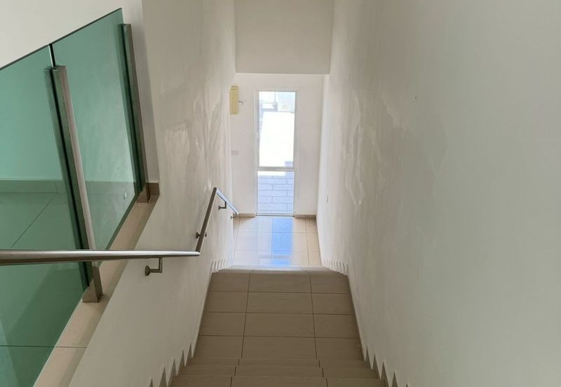 Negeri Sembilan - Bandar Sri Sendayan - Suriaman 3 - 2 storey Intermediate Terrace House - For Sales