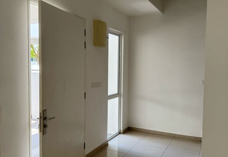 Negeri Sembilan - Bandar Sri Sendayan - Suriaman 3 - 2 storey Intermediate Terrace House - For Sales