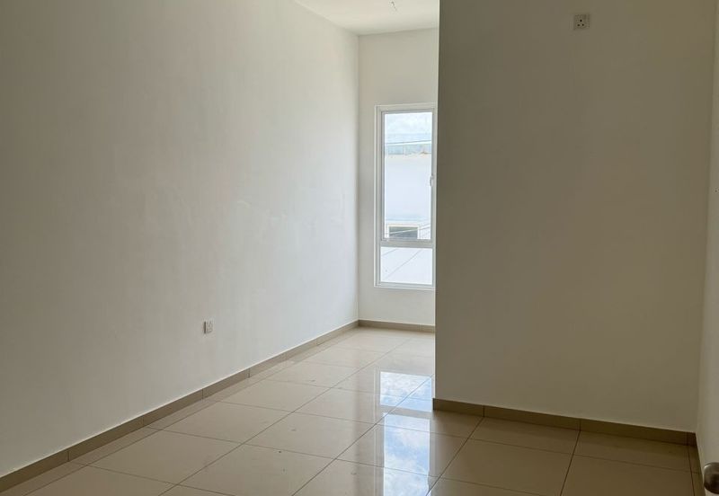 Negeri Sembilan - Bandar Sri Sendayan - Suriaman 3 - 2 storey Intermediate Terrace House - For Sales