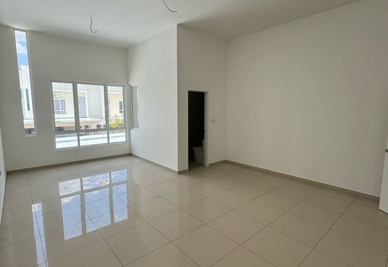 Negeri Sembilan - Bandar Sri Sendayan - Suriaman 3 - 2 storey Intermediate Terrace House - For Sales