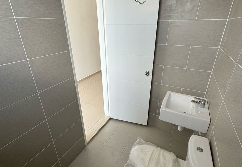 Negeri Sembilan - Bandar Sri Sendayan - Suriaman 3 - 2 storey Intermediate Terrace House - For Sales