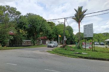 Rawang - Bkt Beruntung - Jln Cempaka 1 - Bungalow Lot Land - Near Golf Club Bukit Beruntung - For Sales
