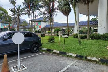 Rawang - Bkt Beruntung - Jln Cempaka 1 - Bungalow Lot Land - Near Golf Club Bukit Beruntung - For Sales