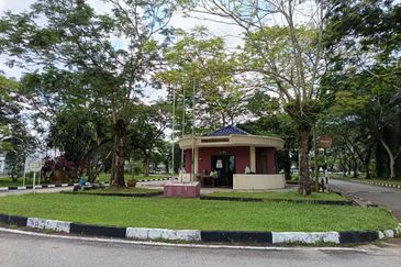 Rawang - Bkt Beruntung - Jln Cempaka 1 - Bungalow Lot Land - Near Golf Club Bukit Beruntung - For Sales