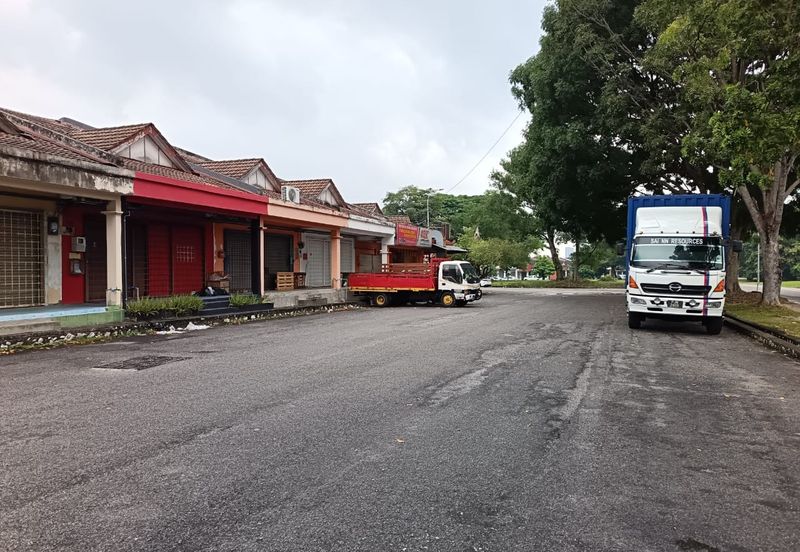 Puchong - Bukit Puchong - Jalan BP6 - Single Storey Shoplot - For Sales