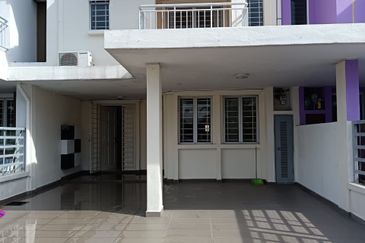 Klang - Bandar Bukit Raja - Jalan Gamelan - 2 Storey Intermediate House - For Sales
