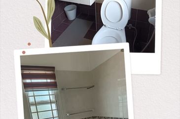 Klang - Bandar Bukit Raja - Jalan Gamelan - 2 Storey Intermediate House - For Sales