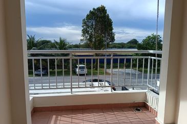 Klang - Bandar Bukit Raja - Jalan Gamelan - 2 Storey Intermediate House - For Sales