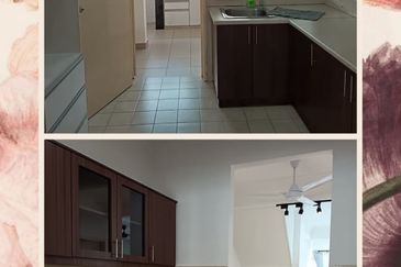 Klang - Bandar Bukit Raja - Jalan Gamelan - 2 Storey Intermediate House - For Sales