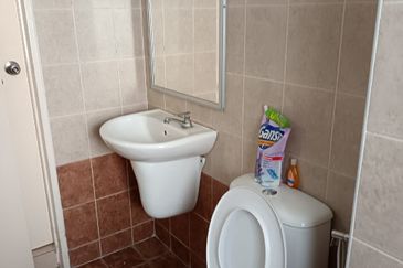 Klang - Bandar Bukit Raja - Jalan Gamelan - 2 Storey Intermediate House - For Sales