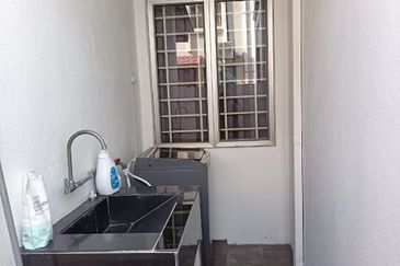 Klang - Bandar Bukit Raja - Jalan Gamelan - 2 Storey Intermediate House - For Sales