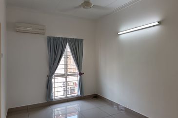 Klang - Bandar Bukit Raja - Jalan Gamelan - 2 Storey Intermediate House - For Sales
