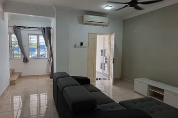 Klang - Bandar Bukit Raja - Jalan Gamelan - 2 Storey Intermediate House - For Sales
