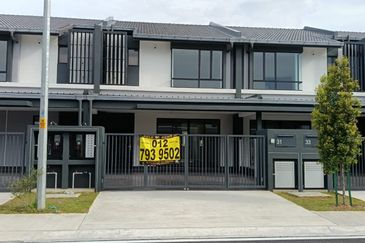 Klang - Bukit Raja - Nadira 3 - 2 storey Intermediate Terrace House - For Sales