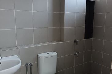 Klang - Bukit Raja - Nadira 3 - 2 storey Intermediate Terrace House - For Sales