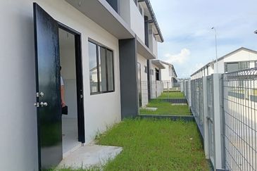 Klang - Bukit Raja - Nadira 3 - 2 storey Intermediate Terrace House - For Sales