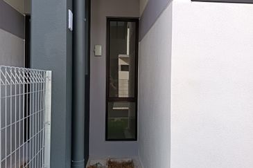 Klang - Bukit Raja - Nadira 3 - 2 storey Intermediate Terrace House - For Sales
