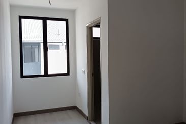 Klang - Bukit Raja - Nadira 3 - 2 storey Intermediate Terrace House - For Sales