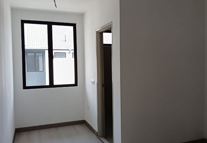 Klang - Bukit Raja - Nadira 3 - 2 storey Intermediate Terrace House - For Sales
