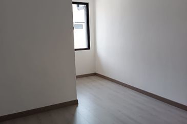 Klang - Bukit Raja - Nadira 3 - 2 storey Intermediate Terrace House - For Sales