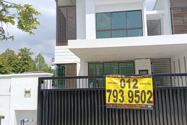 Klang - Bandar Bukit Raja - 2 storey Corner - Near to Amenities - To Let