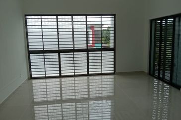 Klang - Bandar Bukit Raja - 2 storey Corner - Near to Amenities - To Let