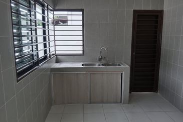 Klang - Bandar Bukit Raja - 2 storey Corner - Near to Amenities - To Let