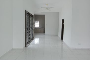 Klang - Bandar Bukit Raja - 2 storey Corner - Near to Amenities - To Let