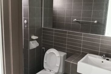 Klang - Bandar Bukit Raja - 2 storey Corner - Near to Amenities - To Let