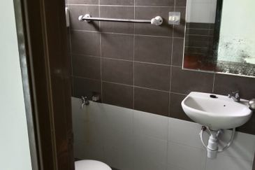 Klang - Bandar Bukit Raja - 2 storey Corner - Near to Amenities - To Let