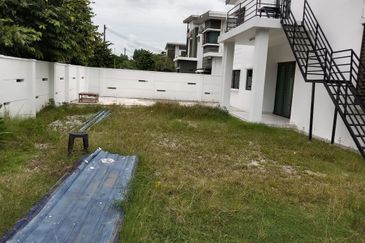 Klang - Bandar Bukit Raja - 2 storey Corner - Near to Amenities - To Let