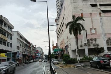 Klang - Jalan Pasar - Ground Floor of 4 Storey Shop - For Sales