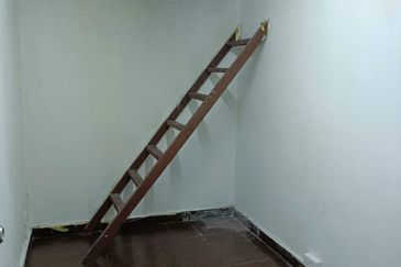 Shah Alam - Seksyen 27 - Taman Alam Megah - Intermediate Single Storey - To Let