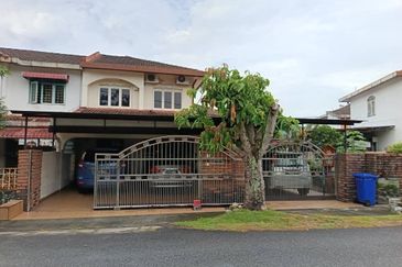 Shah Alam - Taman Alam Megah - 2 storey endlot - opposite field - For Sales