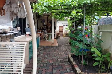 Shah Alam - Taman Alam Megah - 2 storey endlot - opposite field - For Sales