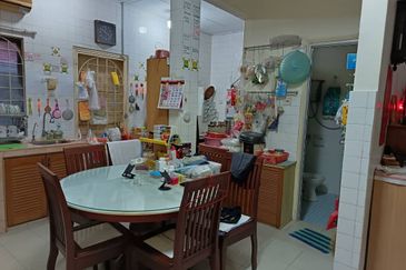 Shah Alam - Taman Alam Megah - 2 storey endlot - opposite field - For Sales